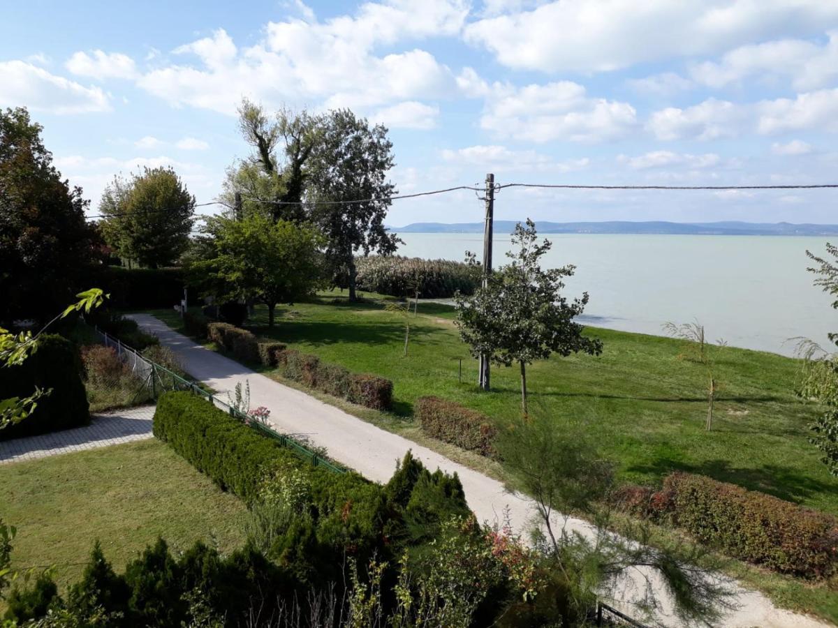 Traumlage Direkt Am See Balatonszemes Luaran gambar