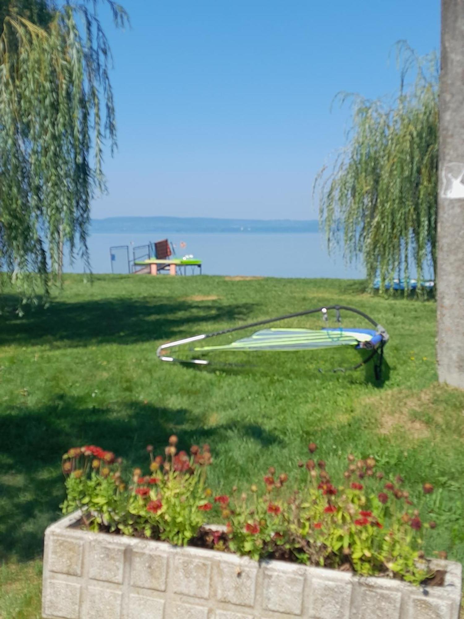 Traumlage Direkt Am See Balatonszemes Luaran gambar